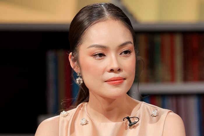 Bị mỉa mai thiếu nợ vẫn diện đồ sang trọng, Dương Cẩm Lynh đáp trả Bi mia mai thieu no van dien do sang trong, Duong Cam Lynh dap tra