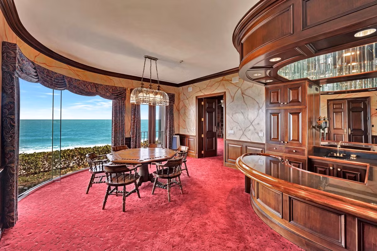 Ben trong can biet thu ven bien gan 30 trieu USD-Hinh-8