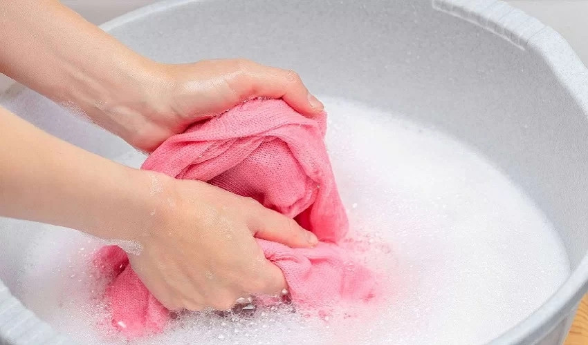 6 viec nho lam trong phong tam, nha ve sinh huy hoai suc khoe-Hinh-2