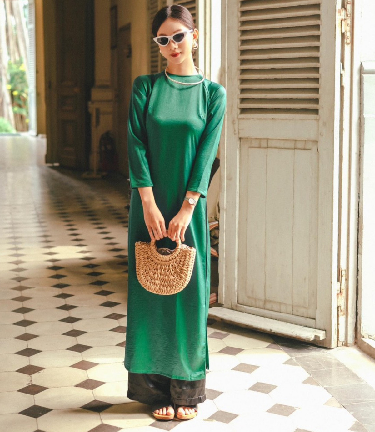 Cho thuê áo dài Tết, chủ tiệm thu lãi lớn, tiếp khách xuyên trưa - Hình 2 Cho thue ao dai Tet, chu tiem thu lai lon, tiep khach xuyen trua-Hinh-2