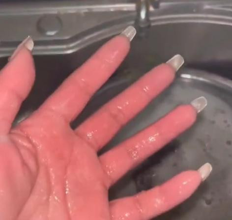 Ra mat nha ban trai dip Tet, co gai phai rua bat rop tay-Hinh-3