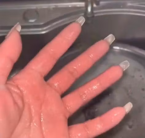 Ra mat nha ban trai dip Tet, co gai phai rua bat rop tay-Hinh-3