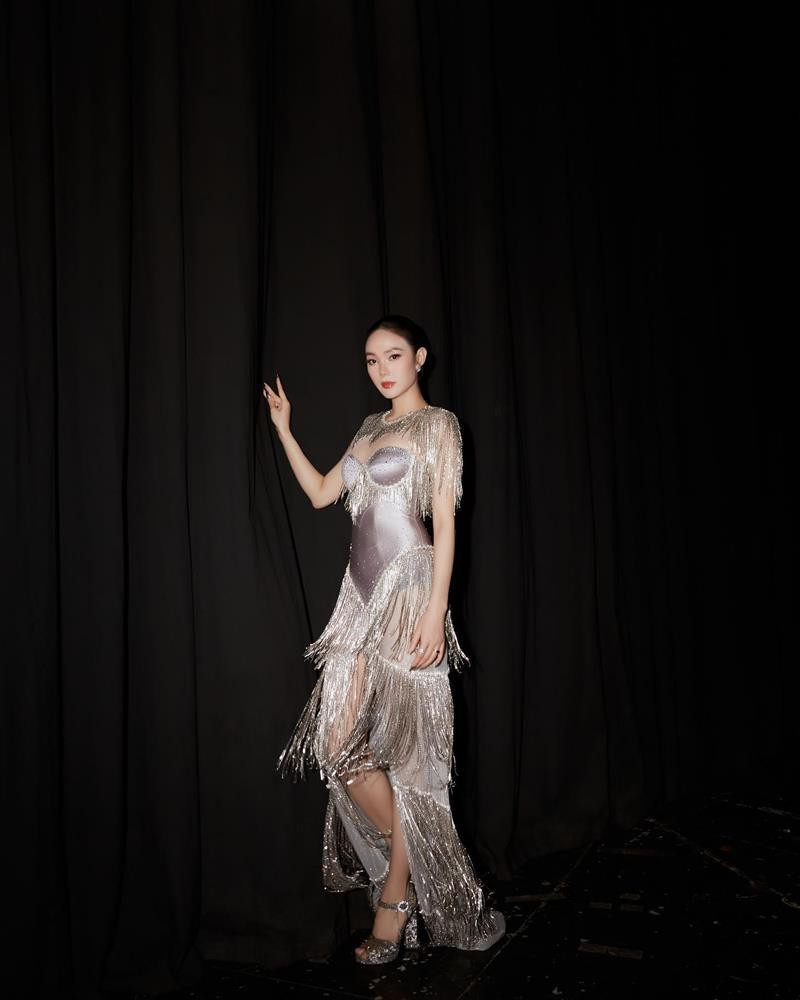 inh Hằng không ít lần vướng nghi vấn mang thai nhưng cô đều lên tiếng phủ nhận và khuyên khán giả không nên đoán mò, khi nào có em bé cô sẽ báo tin vui đến mọi người.