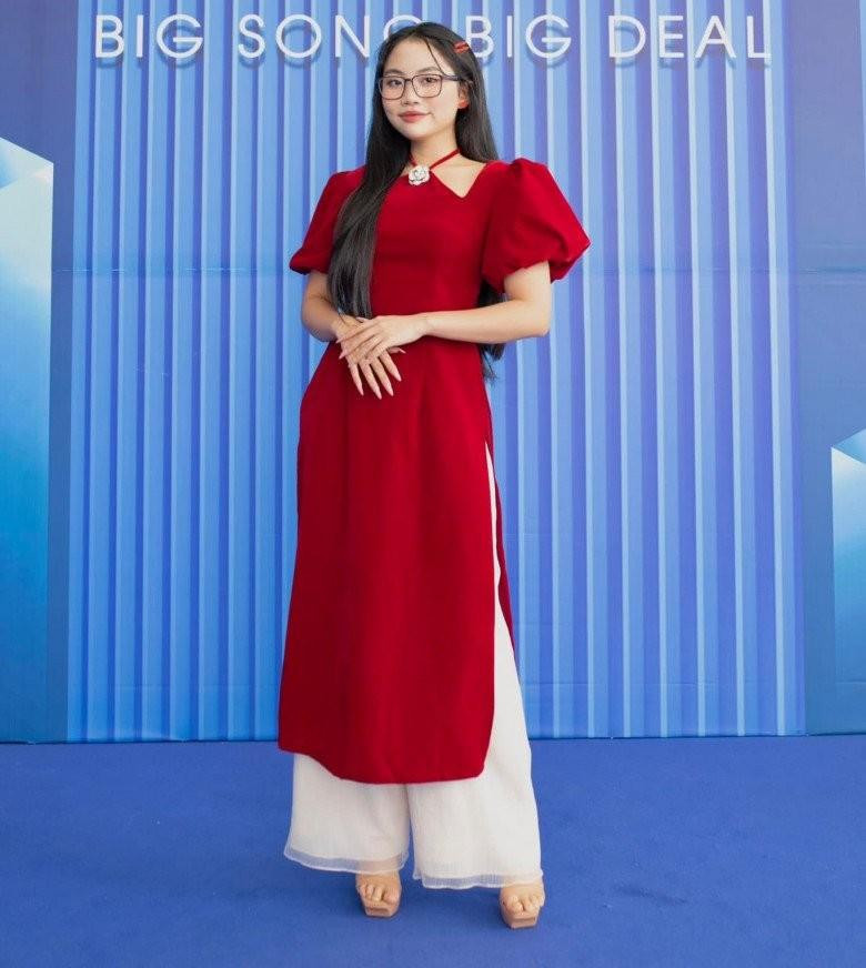 ừ ngày tập trung phát triển sự nghiệp âm nhạc một cách nghiêm túc và trở thành "chủ tịch", Phương Mỹ Chi có những nét chấm phá mới trong khoảng thời trang.