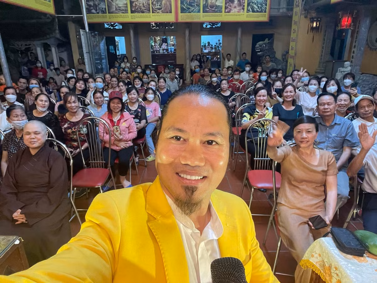 Vuong Rau: 'Toi ngheo ma nguoi ta cu noi la giau'