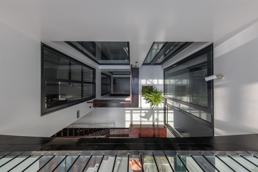 Từ đó tạo ra nhiều không gian ngoài trời ở các cao độ khác nhau và tăng hiệu quả thông gió, chiếu sáng tự nhiên.