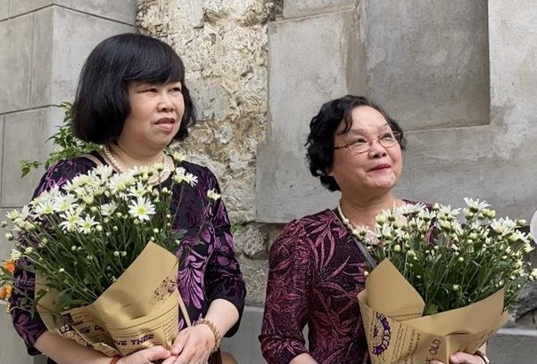 Thap nuoc Hang Dau dong nghit nguoi tham quan-Hinh-10