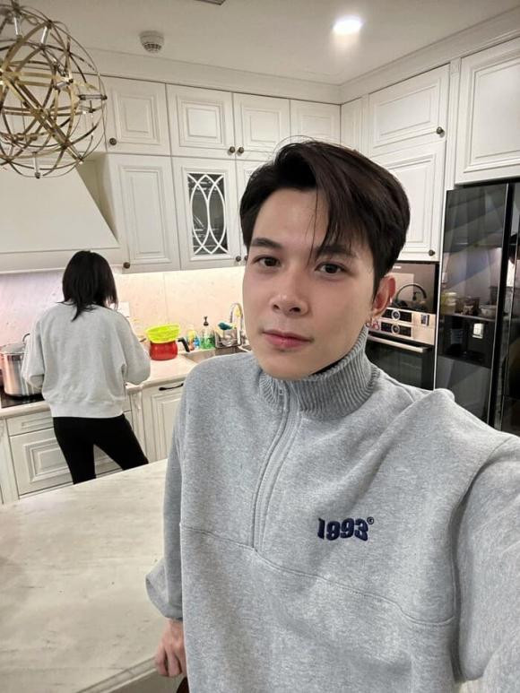 Anh Tu khoe vo tro tai 