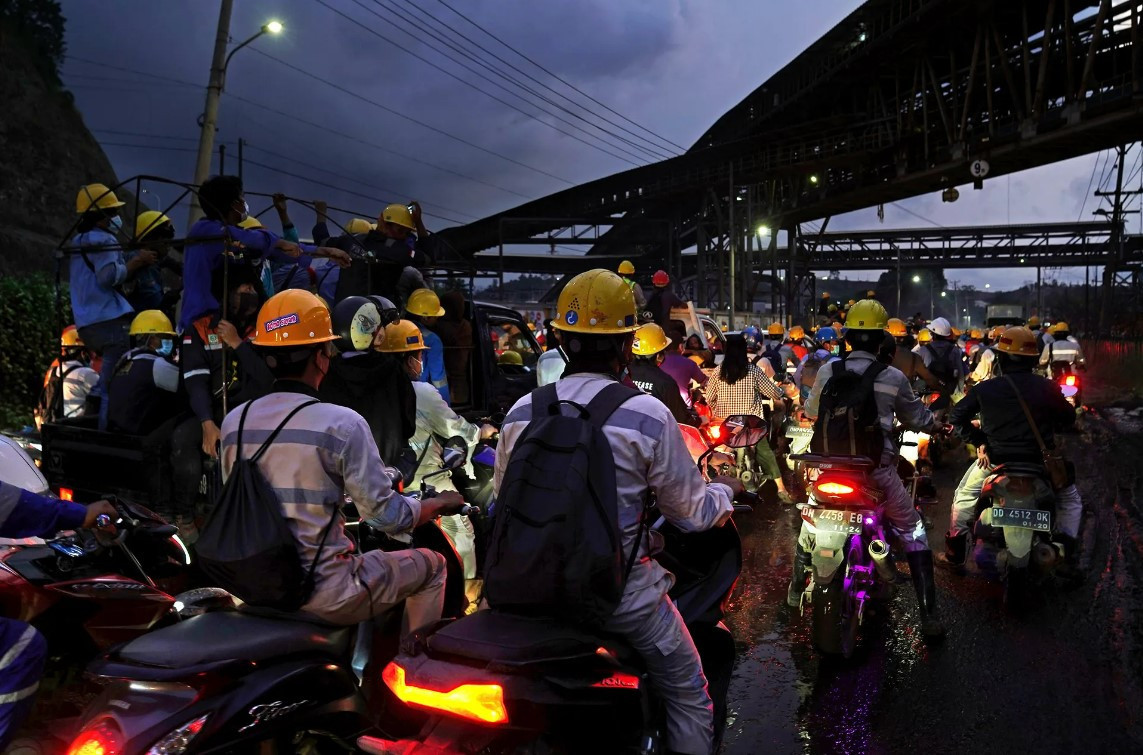 Mat toi phia sau nganh cong nghiep trieu do pin xe dien