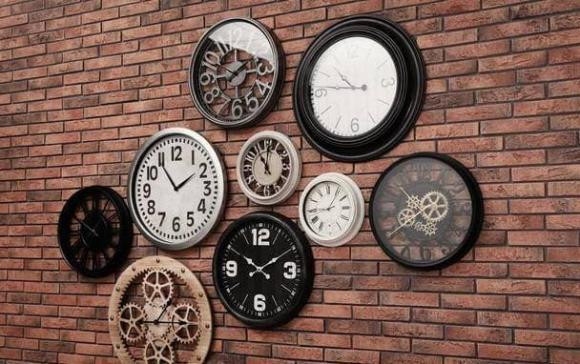 Ba noi nao trong nha khong duoc treo dong ho?