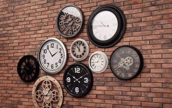 Ba noi nao trong nha khong duoc treo dong ho?