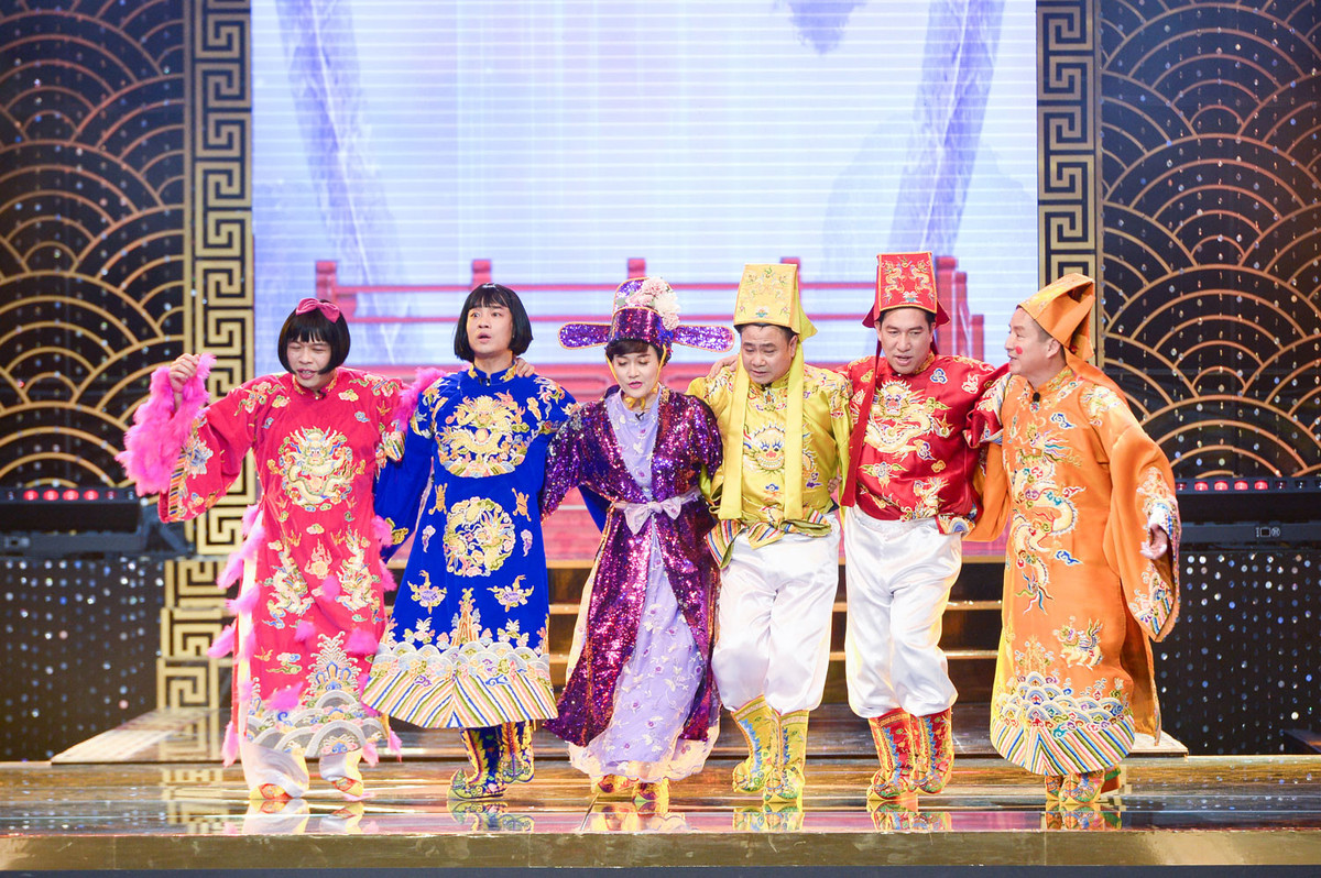 Hau truong thiet ke gan 100 bo trang phuc cho Tao Quan 2023-Hinh-4