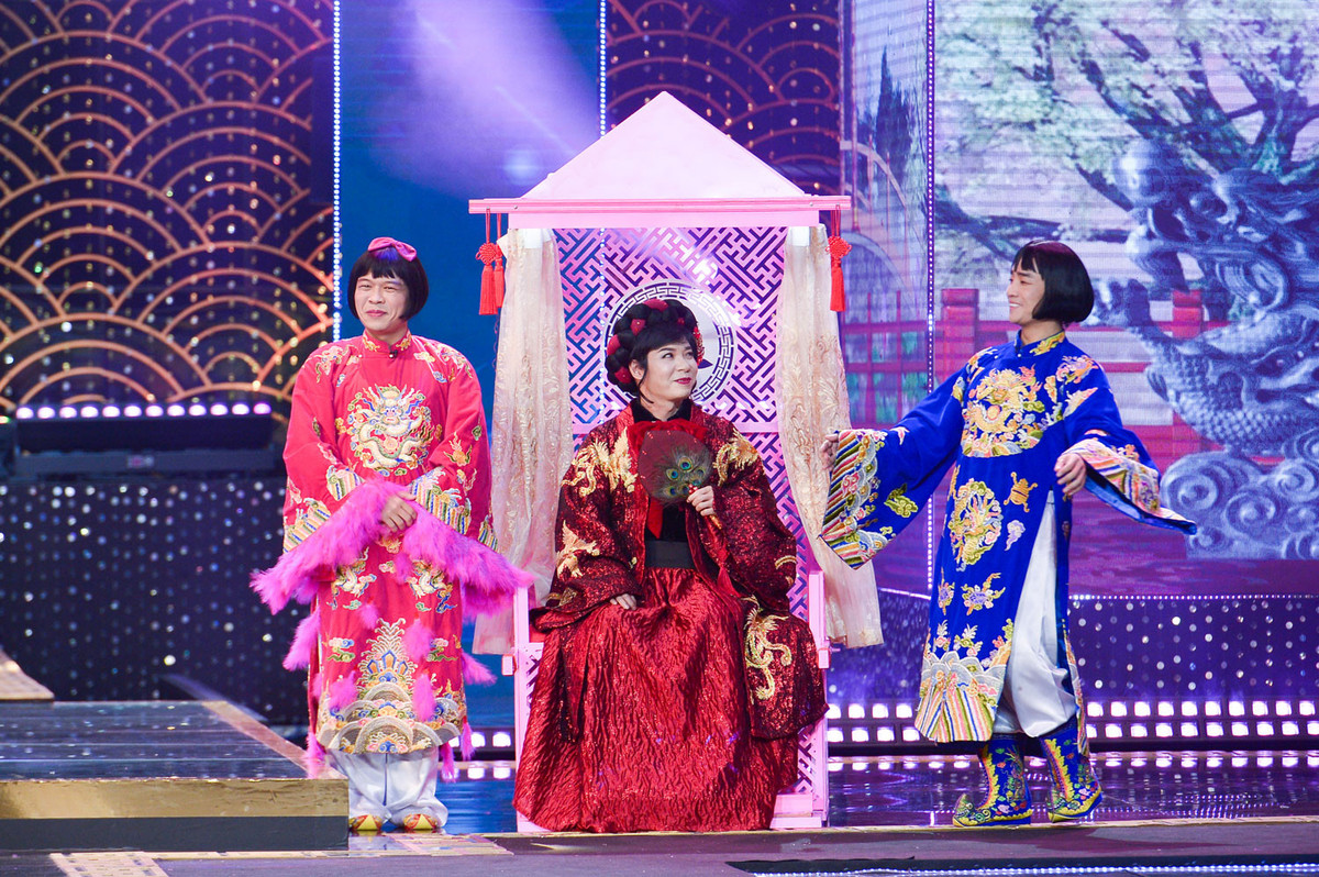 Hau truong thiet ke gan 100 bo trang phuc cho Tao Quan 2023-Hinh-2