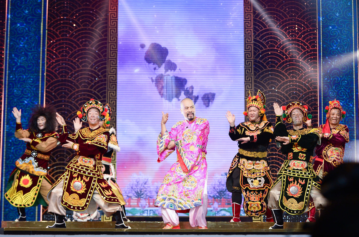 Hau truong thiet ke gan 100 bo trang phuc cho Tao Quan 2023-Hinh-8