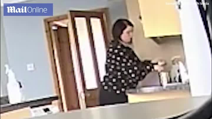 Video: Lap camera, nguoi phu nu soc truoc hanh dong cua ban than