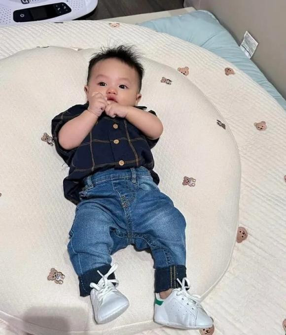 Ba xa Cuong Do La khoe loat anh dang yeu cua con trai-Hinh-3