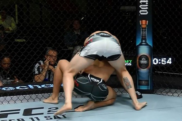 Vo si My ha knock-out doi thu bang loat don cho