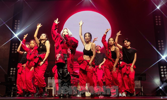 Kỳ thi khóa 4 năm nay có sự tham gia của 28 sinh viên. Trong đó, có một số sinh viên từng đạt thành tích âm nhạc, như: Nguyễn Thanh Hường đoạt giải Nhì cuộc thi Kpop Global Audition tại Việt Nam, chuẩn bị được sang Hàn để đào tạo âm nhạc; Hyee Phạm từng tham gia 2 dự án âm nhạc với nghệ sĩ Hàn Quốc là bài: Waiting for You và Butterfly để quảng bá du lịch Việt Nam; Triệu Quang Vinh lọt Top 60 Vietnam Idol.