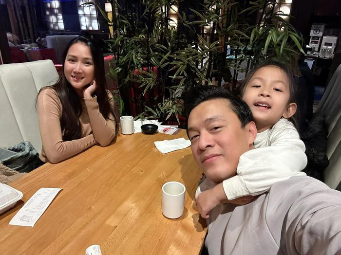 Sướng như vợ Lam Trường: Chồng cho dùng thẻ đen để đi ăn vặt - Hình 2 Suong nhu vo Lam Truong: Chong cho dung the den de di an vat-Hinh-2