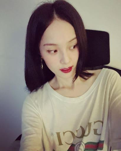 br/> Trên Instagram cá nhân, Hạ Vi cũng thỉnh thoảng cập nhật hình ảnh đời thường. So với hình ảnh thời còn hẹn hò Cường Đô La, nhan sắc của Hạ Vi không thay đổi quá nhiều.