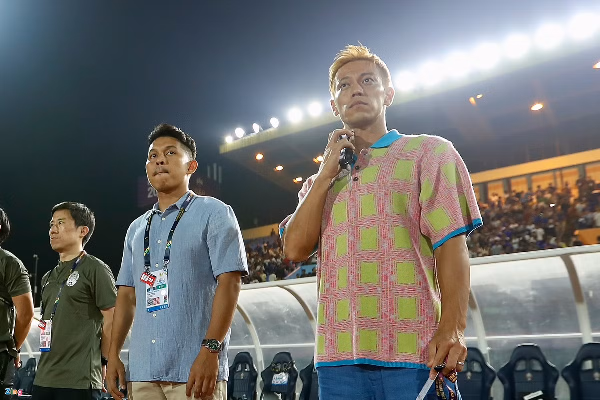 Gu thoi trang sac so cua HLV U22 Campuchia tai SEA Games 32-Hinh-3