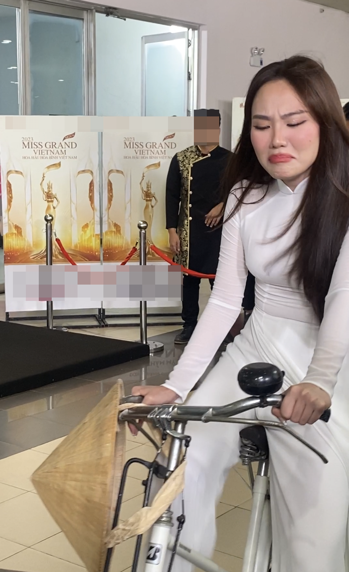 Bat chuoc My Tam dap xe len tham do, Mai Phuong nhan ket 