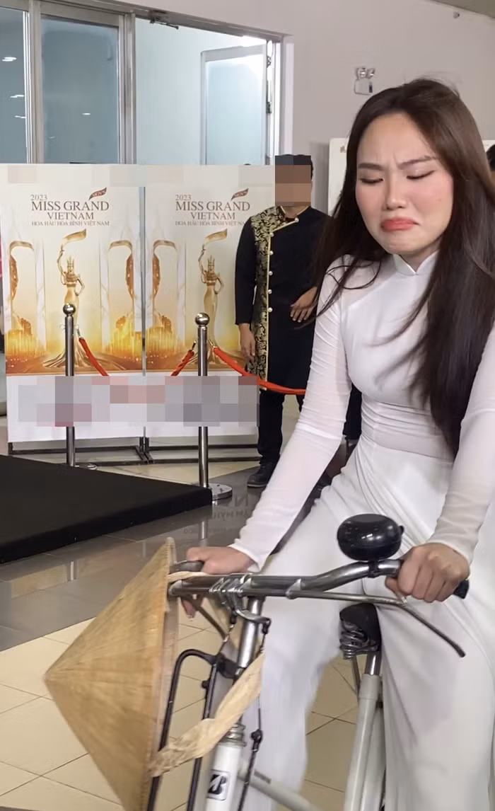 Bat chuoc My Tam dap xe len tham do, Mai Phuong nhan ket 