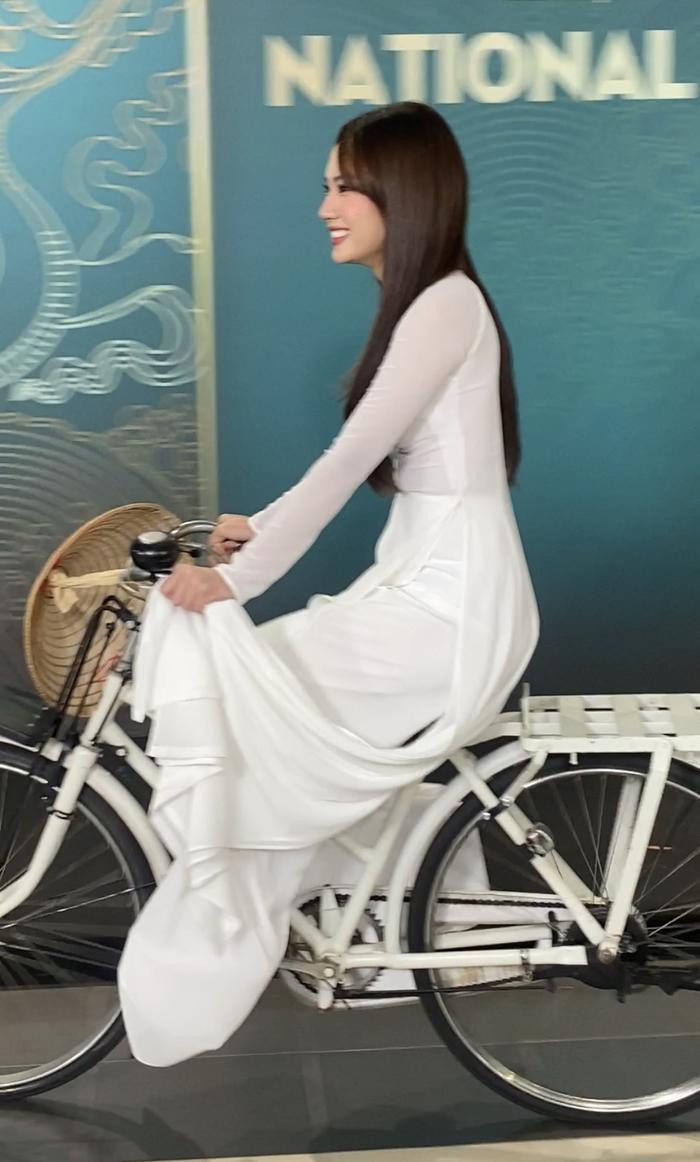 Bat chuoc My Tam dap xe len tham do, Mai Phuong nhan ket 