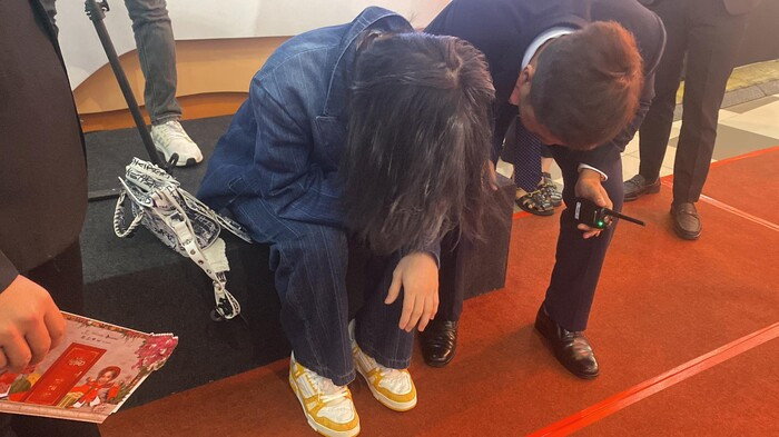 Trần Đức Bo ngất xỉu tại buổi họp báo ra mắt phim Nhà Bà Nữ - Hình 3 Tran Duc Bo ngat xiu tai buoi hop bao ra mat phim Nha Ba Nu-Hinh-3