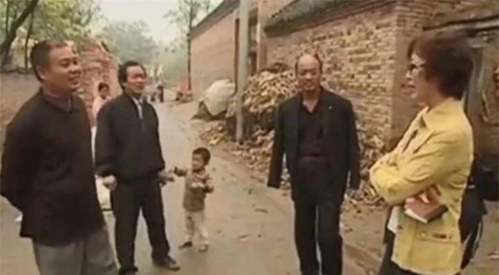 "Ngôi làng tóc bạc" bị đồn dính lời nguyền: Chuyên gia đến nghiên cứu ảnh 3