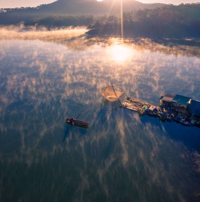 Suối Tía nằm cách trung tâm thành phố mộng mơ Đà Lạt tầm 7km, nằm trong hệ thống nước của hồ Tuyền Lâm. Ảnh: Bùi Văn Hải