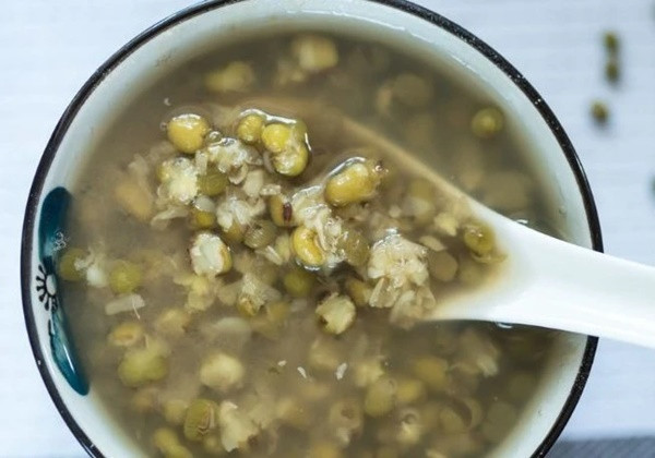 Nguoi gan yeu uong 4 loai nuoc nay de thanh nhiet, giai doc-Hinh-2