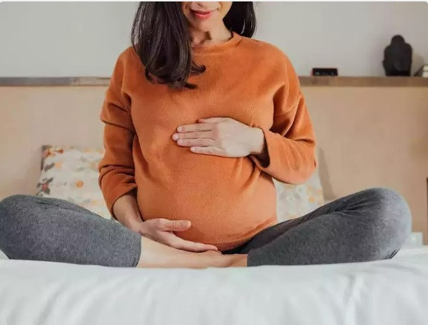 ốt cho bà bầu: Sắt và canxi có trong đậu chùm bù đắp cho sự thiếu hụt các khoáng chất này ở phụ nữ mang thai. Ngoài ra, loại rau này rất giàu axit folic, bảo vệ thai nhi khỏi một số biến chứng. Chưa hết, Vitamin K có trong đậu chùm có lợi cho xương và giúp trẻ phát triển tốt hơn.