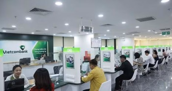 Them loat ngan hang giam lai suat huy dong, tien gui re chua tung co