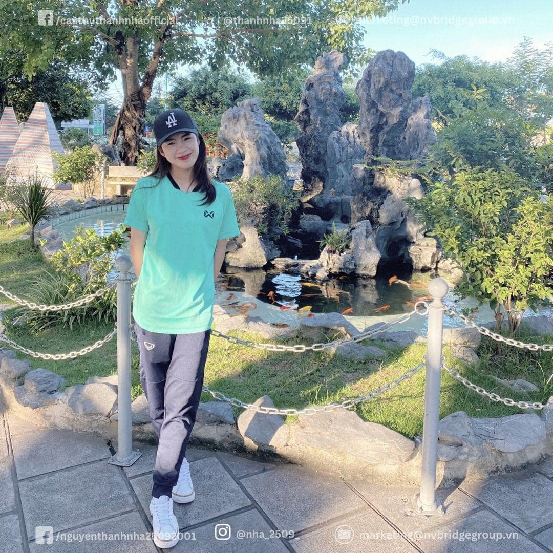 Trên sân bóng, cô nàng được ban huấn luyện đánh giá cao với kỹ năng vượt trội, có thể lực tốt và những pha bứt tốc gây chú ý bên phía cánh phải. Vừa qua, nữ cầu thủ cũng ghi bàn giúp đội tuyển nữ Việt Nam giành nhiều lợi thế.