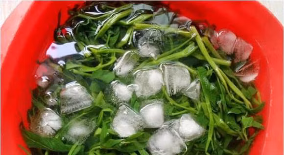 De rau luoc xanh muot va gion ngon, ngam them thu nay-Hinh-2