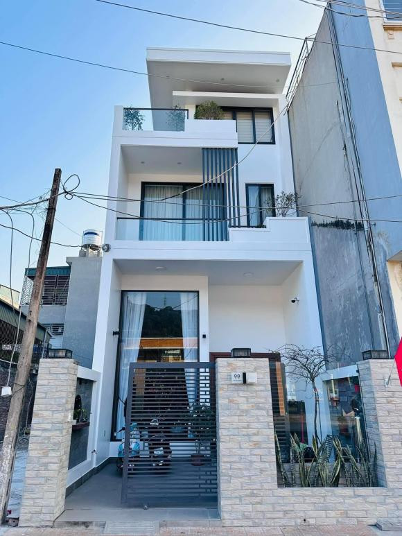 Nha mat pho ba tang tu thiet ke va len y tuong