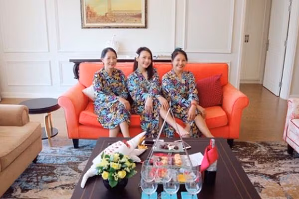 Riêng Bảo Thanh cô luôn yên tâm làm việc và thành công trong sự nghiệp nhờ có 2 mẹ giúp đỡ.