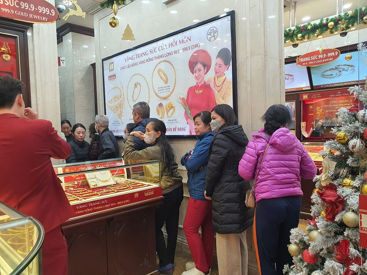 Mua vàng lúc giá 80 triệu đồng/lượng, chớp mắt lỗ ngay cả chục triệu đồng Mua vang luc gia 80 trieu dong/luong, chop mat lo ngay ca chuc trieu dong