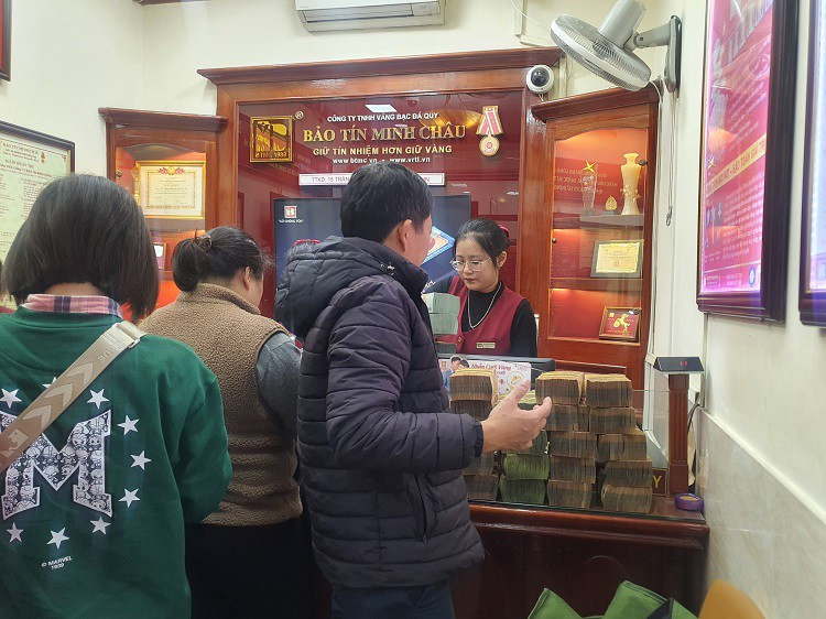 Mua vang luc gia 80 trieu dong/luong, chop mat lo ngay ca chuc trieu dong-Hinh-5