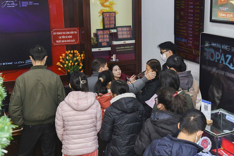 Mua vang luc gia 80 trieu dong/luong, chop mat lo ngay ca chuc trieu dong-Hinh-8