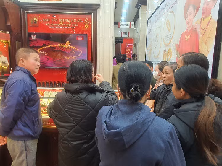 Mua vang luc gia 80 trieu dong/luong, chop mat lo ngay ca chuc trieu dong-Hinh-2