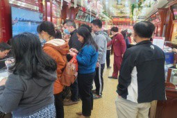 Mua vàng lúc giá 80 triệu đồng/lượng, chớp mắt lỗ ngay cả chục triệu đồng - Hình 10 Mua vang luc gia 80 trieu dong/luong, chop mat lo ngay ca chuc trieu dong-Hinh-10