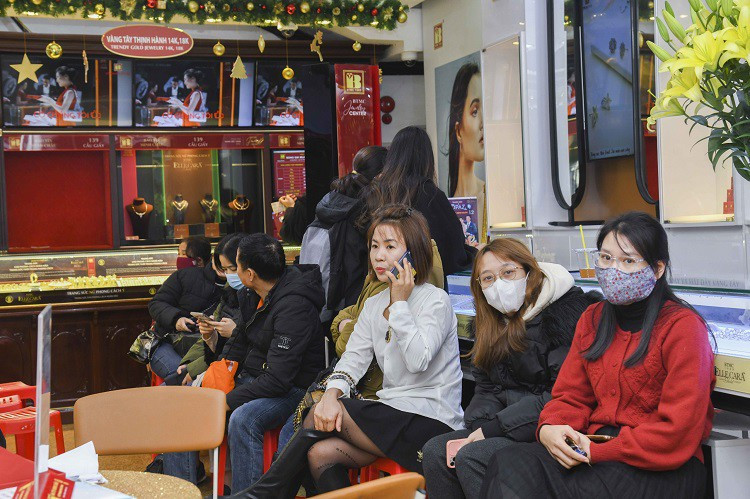 Mua vang luc gia 80 trieu dong/luong, chop mat lo ngay ca chuc trieu dong-Hinh-9