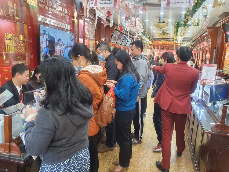 Mua vang luc gia 80 trieu dong/luong, chop mat lo ngay ca chuc trieu dong-Hinh-6