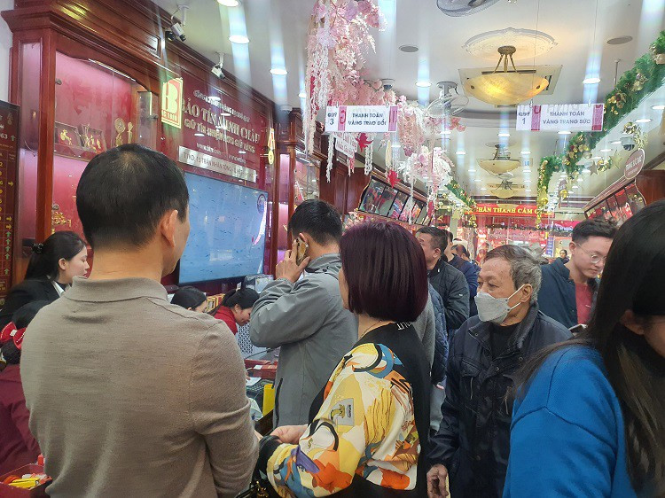 Mua vang luc gia 80 trieu dong/luong, chop mat lo ngay ca chuc trieu dong-Hinh-7