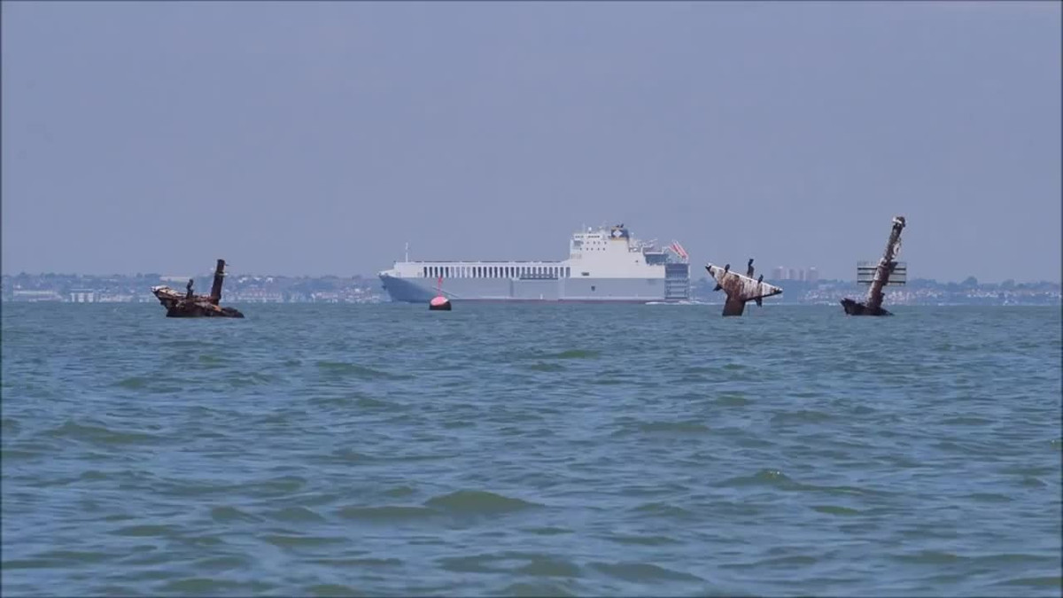 Cận cảnh con tàu đắm nguy hiểm nhất nước Anh Can canh con tau dam nguy hiem nhat nuoc Anh