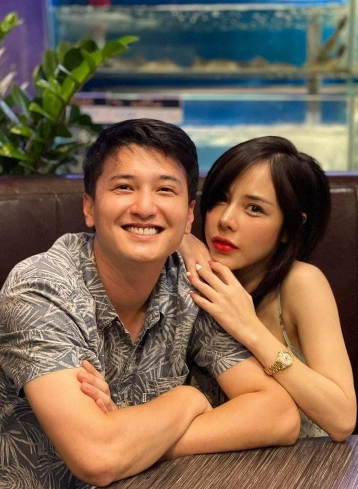 Huynh Anh va ban gai hon 6 tuoi thong bao co tin vui
