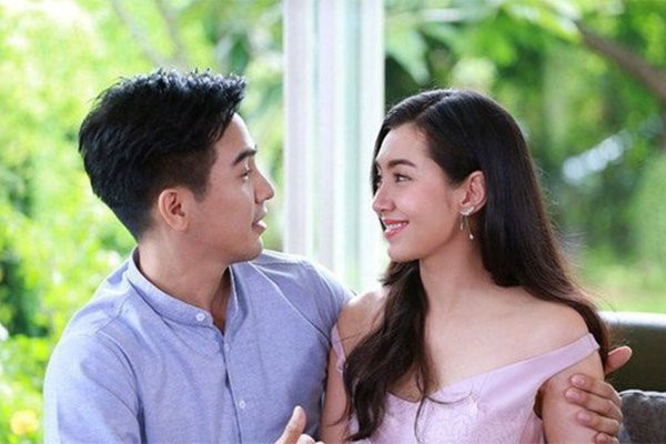 Dua ban trai ra mat me chong cu, anh noi mot cau toi cay mat