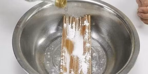 Dua lau ngay moc meo, dung thu nay lam sach va khu trung-Hinh-3